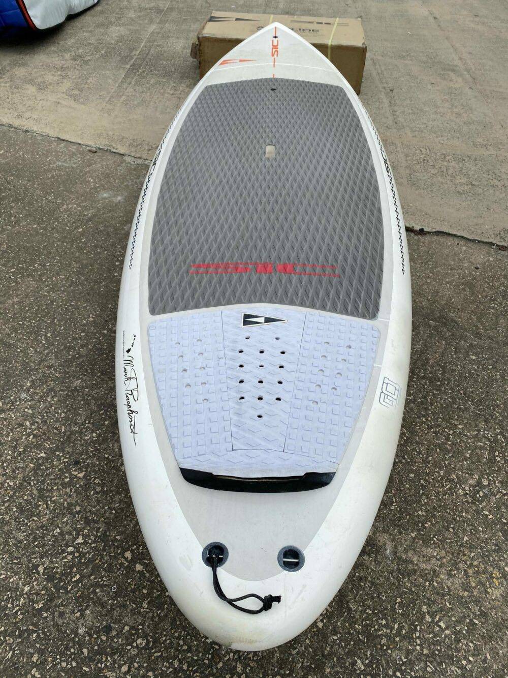 SIC Triton 9.4′ x 30″ 144L Demo