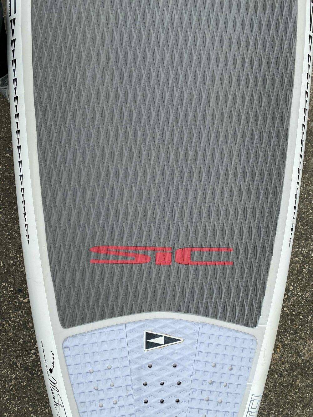 SIC Triton 9.4′ x 30″ 144L Demo